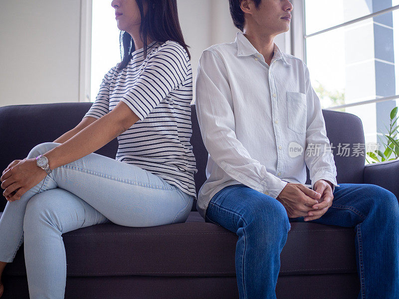 Asian couples are bored, sit back and don't say anything. After a violent argument.